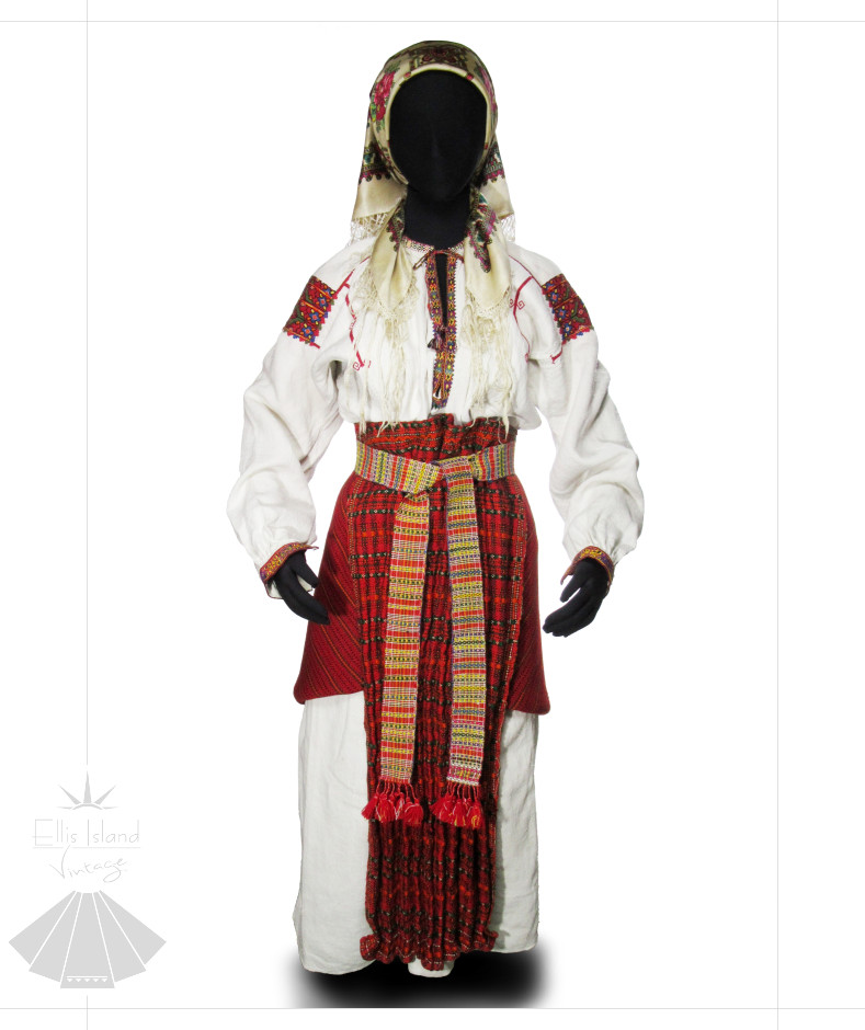 Woman’s Folk Costume | Pokuttya, Ukraine